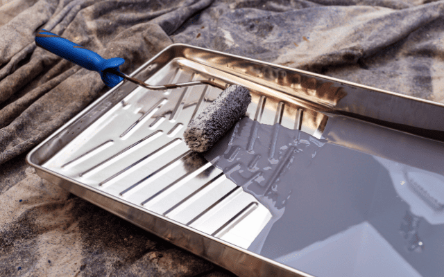 1803 – Paint Trays & Buckets
