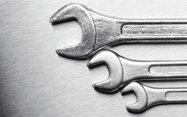 Spanners, wrenches and socket