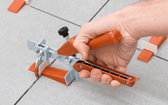 Tile leveling systems and tile spacers